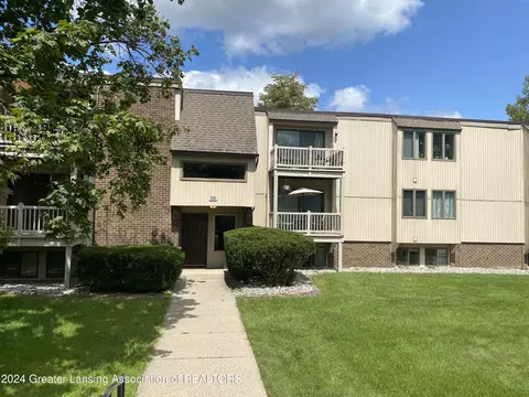 500 Woodingham Dr #7, East Lansing, MI 48823