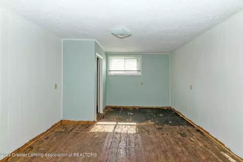 Bedroom - 400 E Sturgis St, Saint Johns, MI 48879 photo 2 of 6