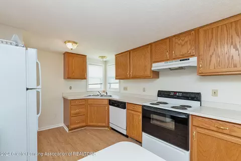 Kitchen - 400 E Sturgis St, Saint Johns, MI 48879 photo 2 of 2