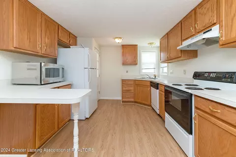 Kitchen - 400 E Sturgis St, Saint Johns, MI 48879 photo 1 of 2