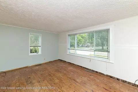 Living - 400 E Sturgis St, Saint Johns, MI 48879 photo 1 of 2