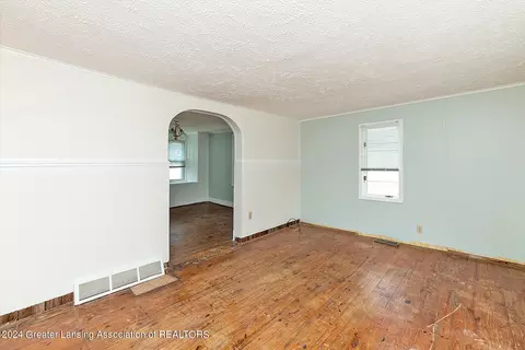 Living - 400 E Sturgis St, Saint Johns, MI 48879 photo 2 of 2