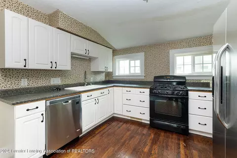 Kitchen - 312 E Harris St, Charlotte, MI 48813 photo 2 of 2