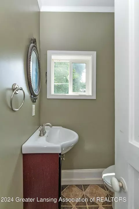 Bath - 312 E Harris St, Charlotte, MI 48813 photo 3 of 3