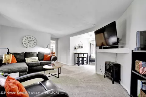 Living - 731 Hunter Blvd, Lansing, MI 48910 photo 1 of 2