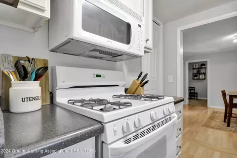 Kitchen - 731 Hunter Blvd, Lansing, MI 48910 photo 2 of 2