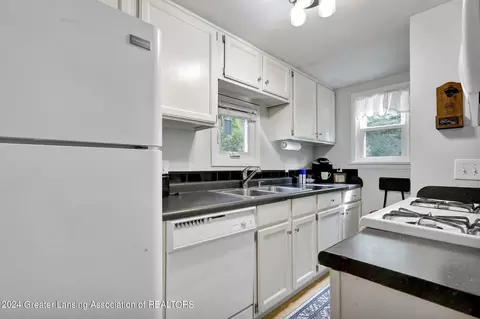 Kitchen - 731 Hunter Blvd, Lansing, MI 48910 photo 1 of 2