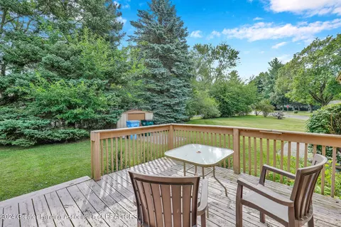 Exterior - 731 Hunter Blvd, Lansing, MI 48910 photo 3 of 4