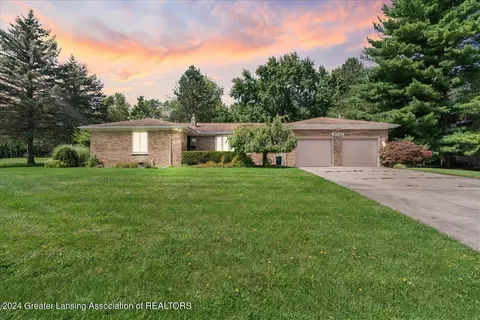 6731 W Galway Cir, Dimondale, MI 48821