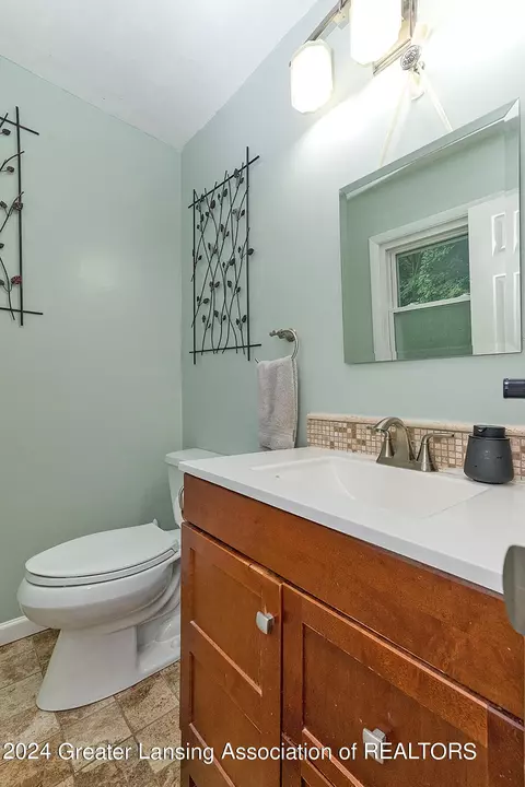 Bath - 12327 Spruce Ln, Perry, MI 48872 photo 2 of 2