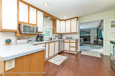 Kitchen - 12327 Spruce Ln, Perry, MI 48872 photo 3 of 3