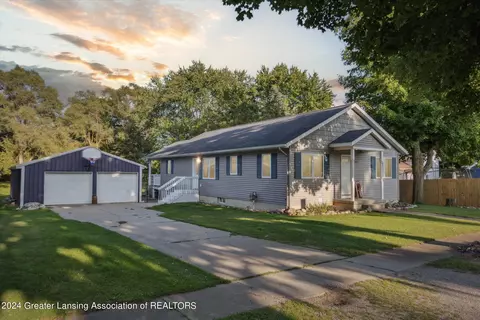 455 S Oak St, Maple Rapids, MI 48853