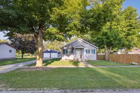 455 S Oak St, Maple Rapids, MI 48853 photo 4