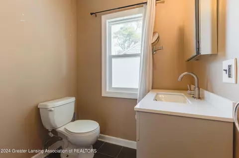 821 Cooper Ave, Lansing, MI 48910 photo 14