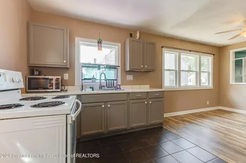 821 Cooper Ave, Lansing, MI 48910 photo 16