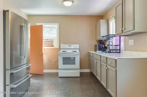 821 Cooper Ave, Lansing, MI 48910 photo 11
