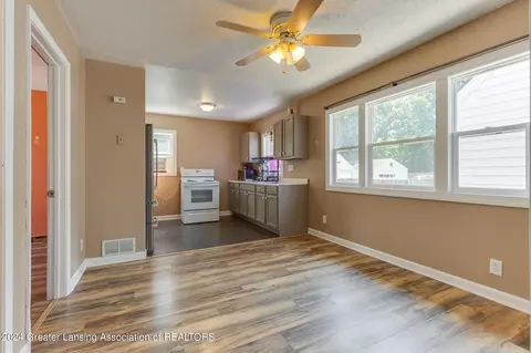 821 Cooper Ave, Lansing, MI 48910 photo 9
