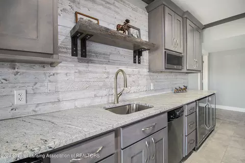 Kitchen - 4260 Presidents Way, Dewitt, MI 48820 photo 4 of 4