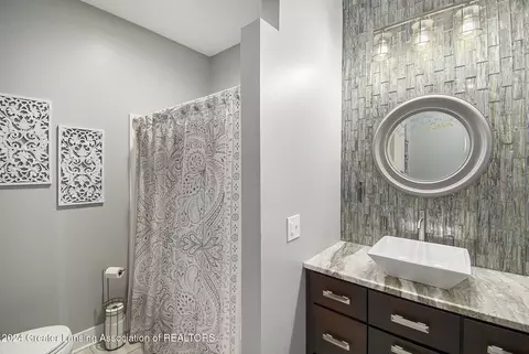 Bath - 4260 Presidents Way, Dewitt, MI 48820 photo 3 of 4