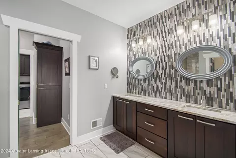 Bath - 4260 Presidents Way, Dewitt, MI 48820 photo 2 of 4