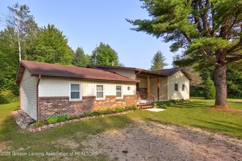 4790 S Wise Rd, Shepherd, MI 48883 photo 5