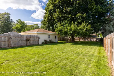 3246 Pickwick Place Pl, Lansing, MI 48917 photo 3