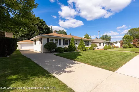 3246 Pickwick Place Pl, Lansing, MI 48917 photo 2