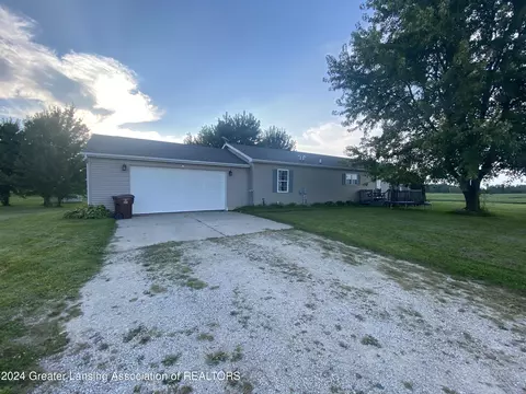 10015 N Wheaton Rd, Grand Ledge, MI 48837