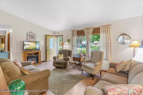 16730 Jerry Rd, Lansing, MI 48906 photo 9