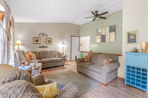 16730 Jerry Rd, Lansing, MI 48906 photo 8