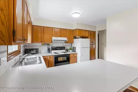 16730 Jerry Rd, Lansing, MI 48906 photo 16