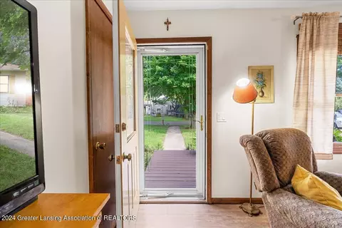 16730 Jerry Rd, Lansing, MI 48906 photo 7