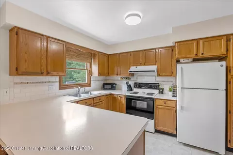 16730 Jerry Rd, Lansing, MI 48906 photo 12