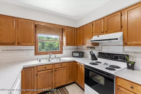16730 Jerry Rd, Lansing, MI 48906 photo 14
