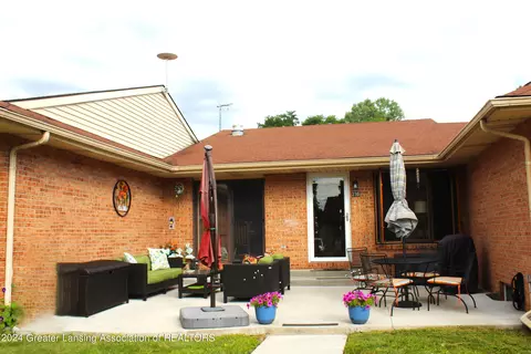 230 Bonnie Brook Dr, Charlotte, MI 48813