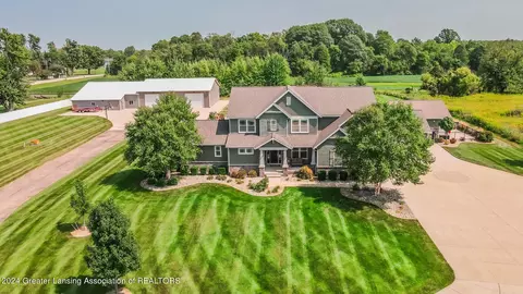 10918 Royston Rd, Grand Ledge, MI 48837