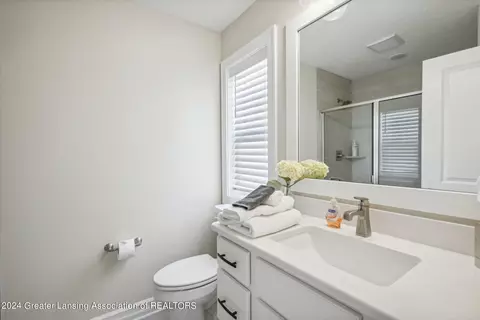 Bath - 4175 Stillbrook Ln, Dewitt, MI 48820 photo 4 of 5
