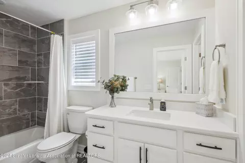 Bath - 4175 Stillbrook Ln, Dewitt, MI 48820 photo 3 of 5