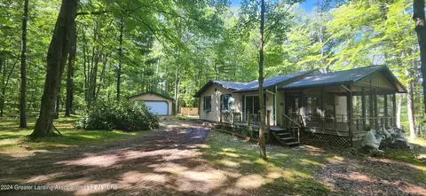 11856 Mckinley Ave, Lake, MI 48632