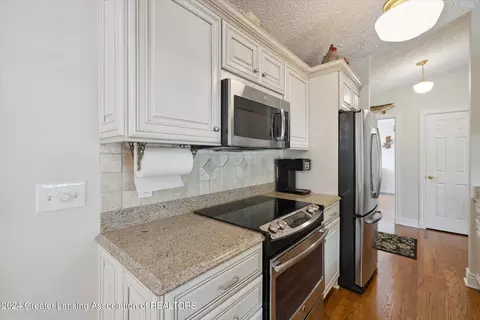 Kitchen - 4135 E Clark Rd, Bath, MI 48808 photo 4 of 5