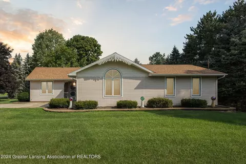 4135 E Clark Rd, Bath, MI 48808