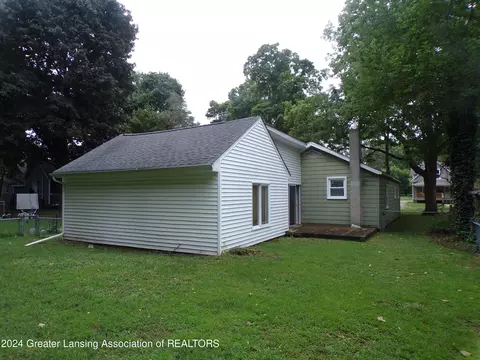 Exterior - 309 E Shaw St, Charlotte, MI 48813 photo 2 of 3