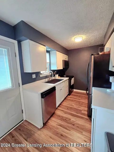 Kitchen - 6342 Beechfield Dr, Lansing, MI 48911 photo 1 of 5