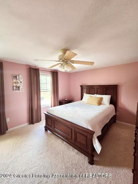 Bedroom - 6342 Beechfield Dr, Lansing, MI 48911 photo 3 of 5