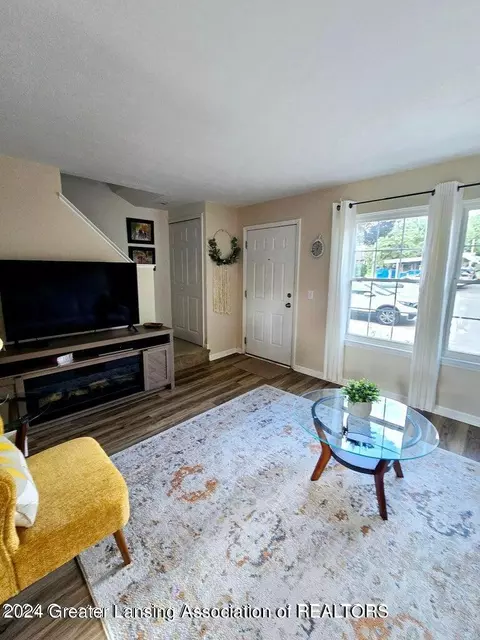 Living - 6342 Beechfield Dr, Lansing, MI 48911 photo 3 of 3