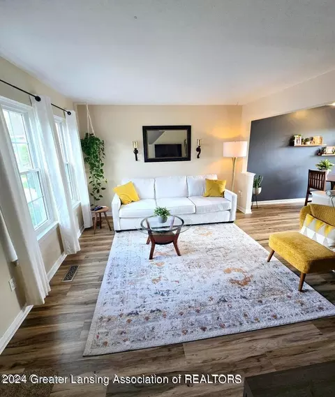 Living - 6342 Beechfield Dr, Lansing, MI 48911 photo 2 of 3
