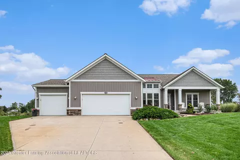 5318 Conrad Dr, Haslett, MI 48840