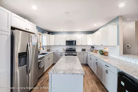 Kitchen - 4113 E Jason Rd, Saint Johns, MI 48879 photo 3 of 4