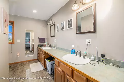 Bath - 4113 E Jason Rd, Saint Johns, MI 48879 photo 1 of 5