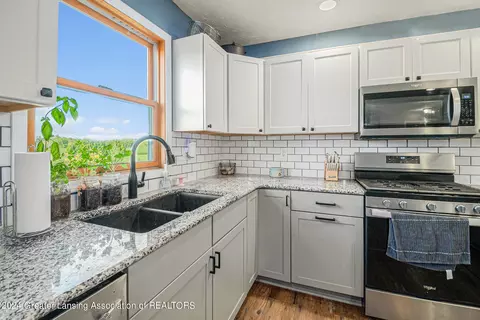 Kitchen - 4113 E Jason Rd, Saint Johns, MI 48879 photo 4 of 4